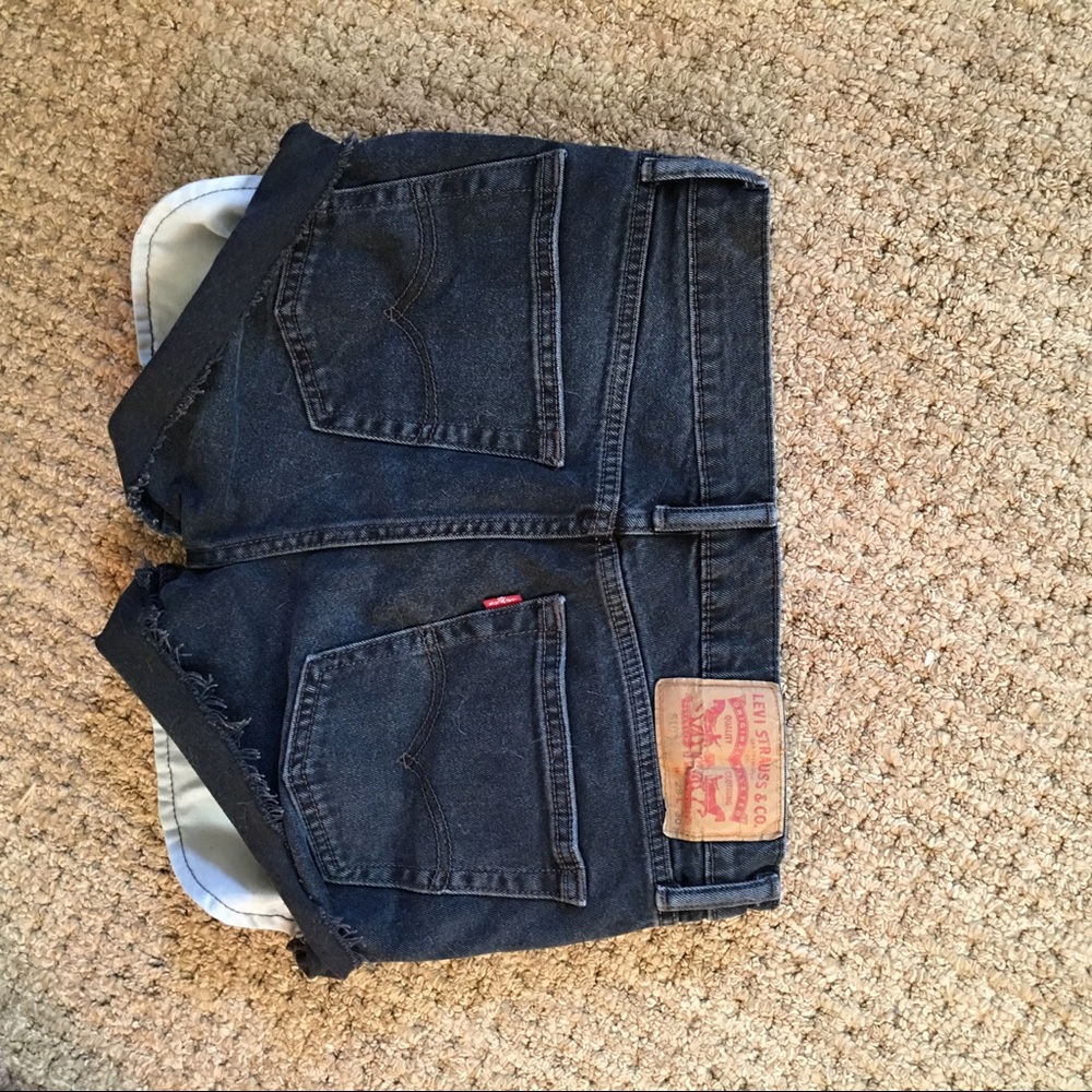 LEVI Shorts - Picture 4 of 5